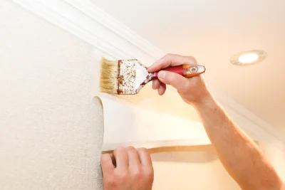 Pose de papier peint à Lüe — revêtements muraux et toiles de verre